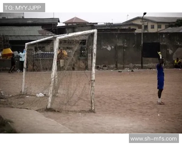 溜达足球带你领略街头足球的魅力与乐趣,畅享运动与社交的完美结合 溜达足球带你领略街头足球的魅力与乐趣,畅享运动与社交的完美结合
